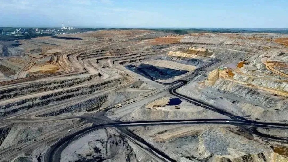 【公司喜報(bào)】 由我公司參建的準(zhǔn)能集團(tuán)黑岱溝露天煤礦配套選煤廠通過國(guó)家中級(jí)智能化選煤廠驗(yàn)收